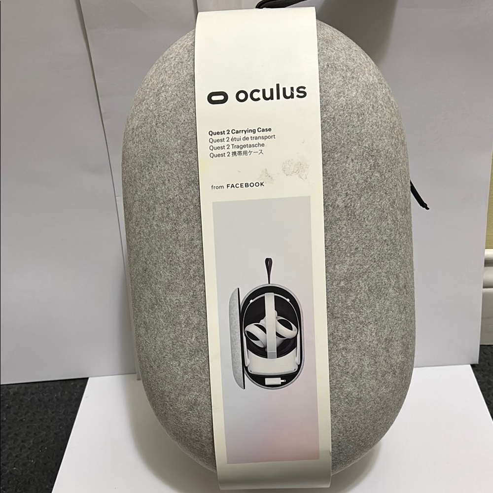 Oculus Quest 2 Gray Carrying Case